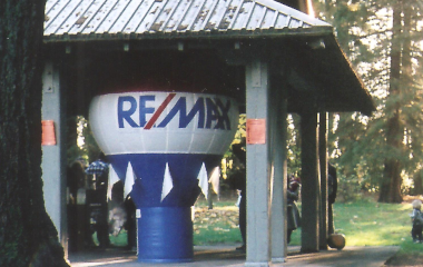 Re/Max Balloon in park